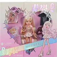 Bratz x Karol G Muñeca de Colección con 3 Looks Diferentes y Accesorios