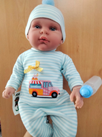 MUÑECO BEBE 45CM PIJAMA A RAYAS AZUL/ROSA Y CON BIBERON Y CHUPETE